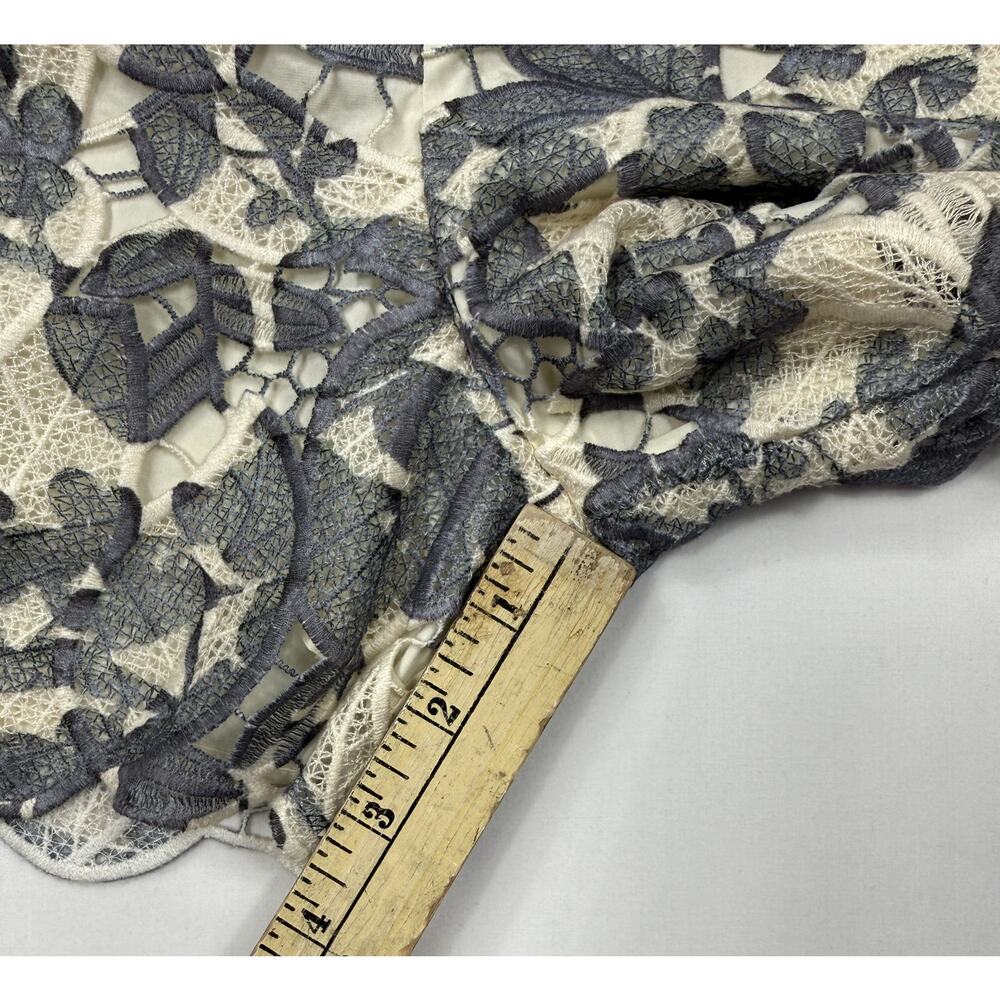 Tory Burch Gray & Cream Leaf guipure Lace Size 8 kammy shorts Cotton Lined - Picture 11 of 13